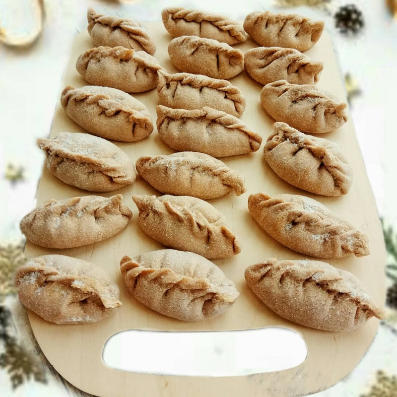 Вареники с творогом и луком